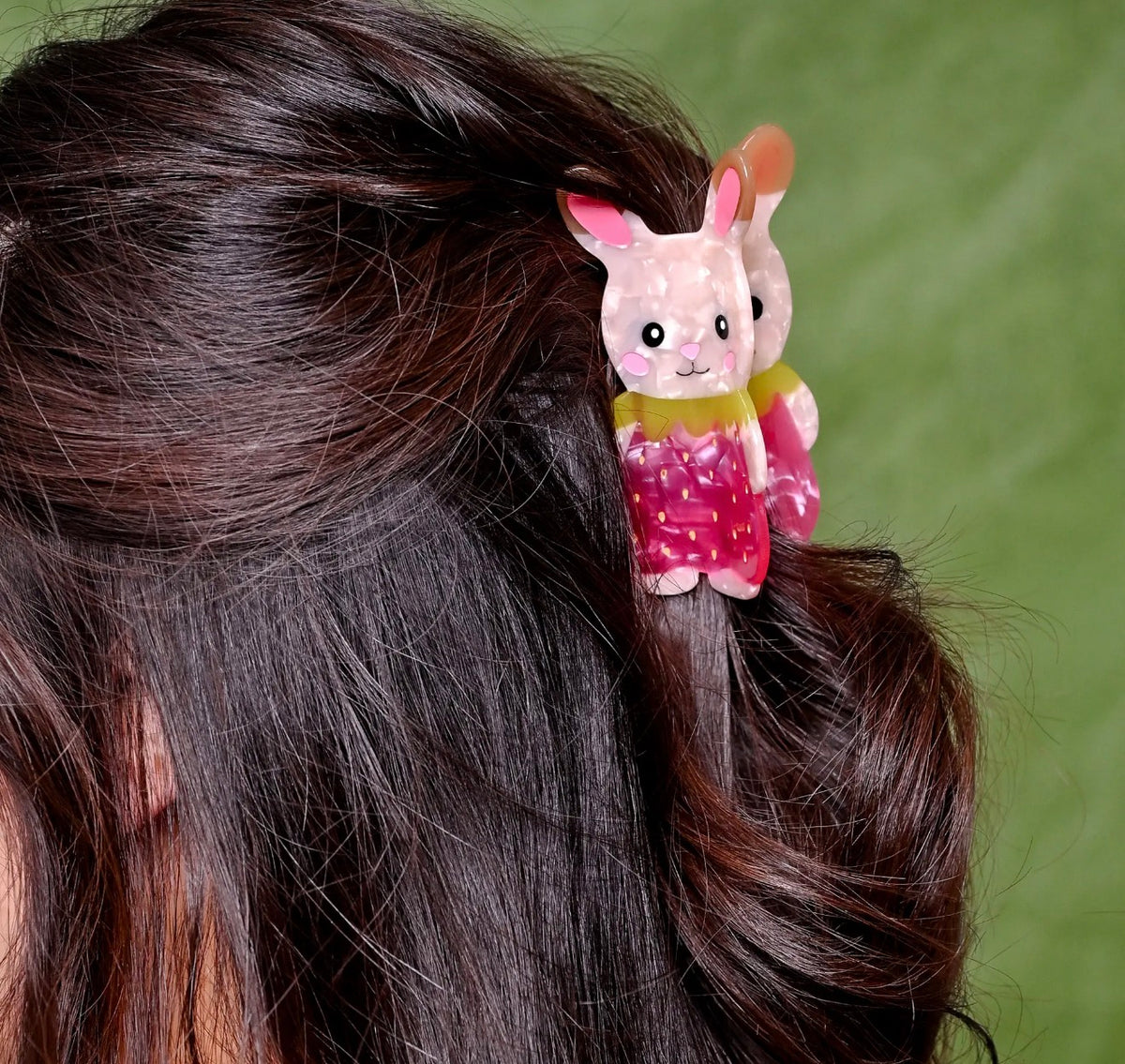 Strawbunny Hair Claw
