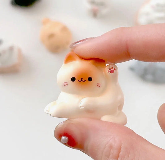Random Cozy Cat Miniature Figure – Blind Box Series